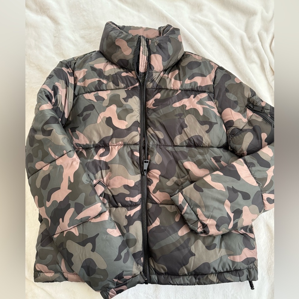 Fashion Nova Camo Puffer Jacket New - M